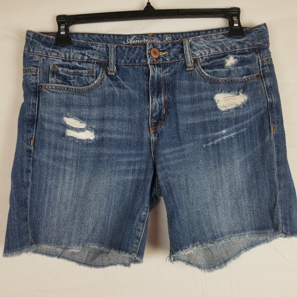 American Eagle sz 10 Distressed Bermuda Jean Short